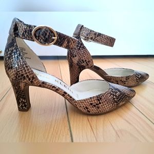 Anne Klein SZ 5.5 AKKNELL Tan Beige Stilletto Heels Point Toe Snakeskin EUC
